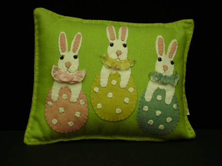 BL-RL3604 Bunnies in Eggs Pillow