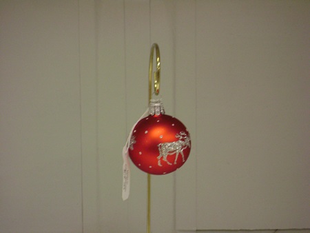 CW-MIN140 Silver Reindeer on Red