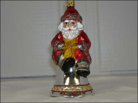 IG-102305 Ringing Santa