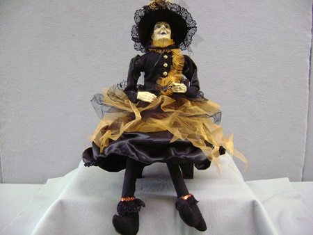 KK-40908A Witch with Resin Face and Feathered Hat