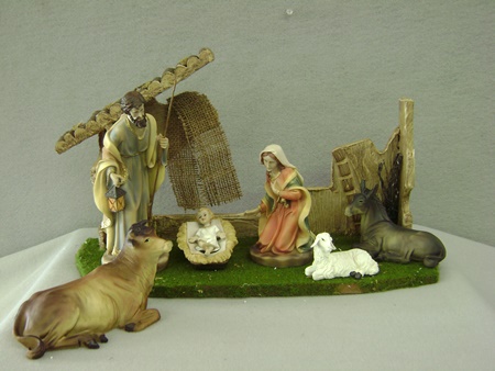 KA-N0283 Holy Family with Figurines & Stable