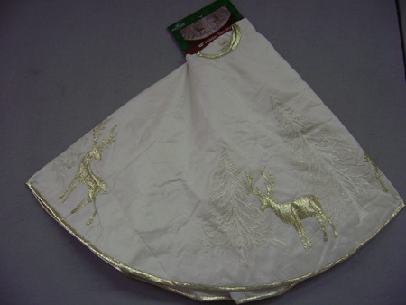 KA-TS0154 Gold Tree & Reindeer Tree Skirt