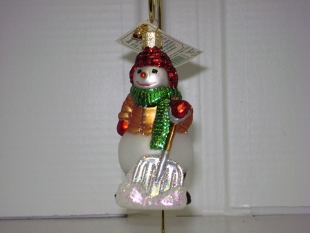 OWC-24128 Shoveling Snowman