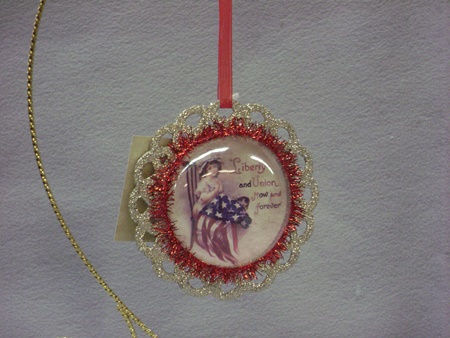 BL-LC4525B Americana Image Ornament (Girl with flag)