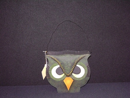 BL-TL0537 Owl Lantern with Wire Handle